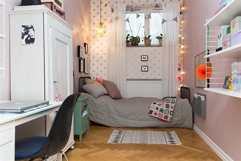 Arrangement of furniture in a narrow (rectangular) small nursery