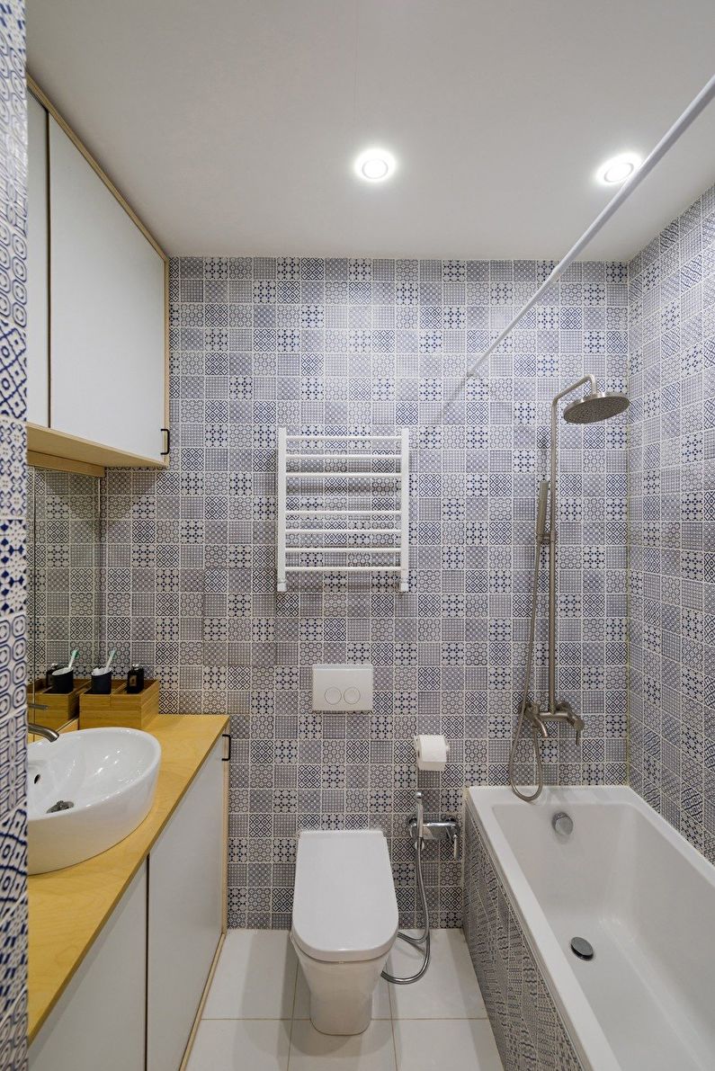 Interior design of a narrow bathroom - photo