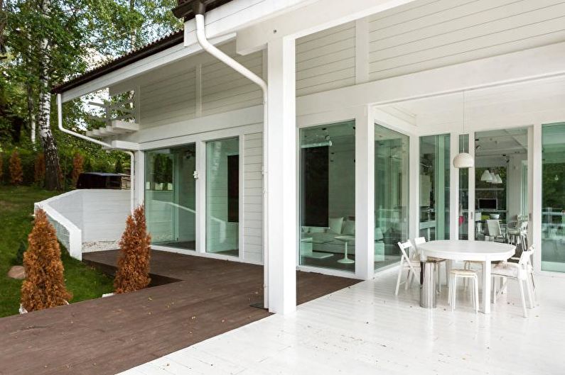 Porch para sa isang bahay na may estilo ng Scandinavian - larawan
