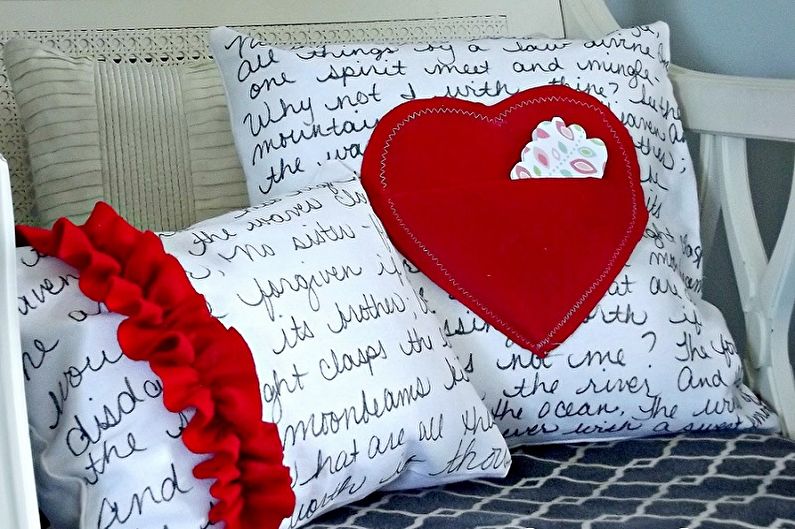 DIY Gift for February 14th - Decorative Pillow