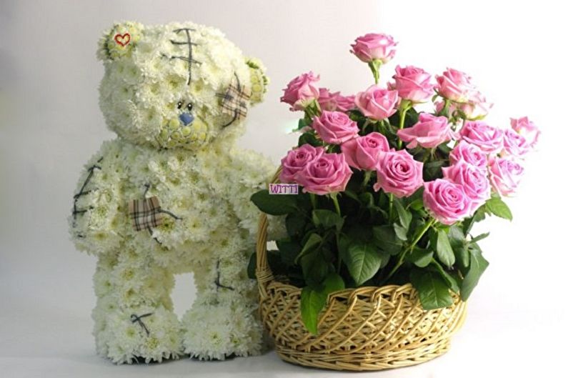 DIY gift for February 14 - Toy from fresh flowers
