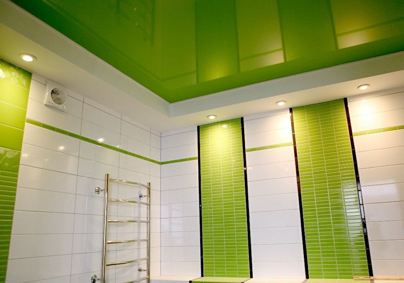 Mirror suspended ceiling in the bathroom - photo