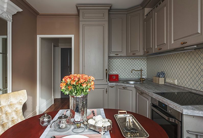 Kitchen design 9 sq.m. in classic style