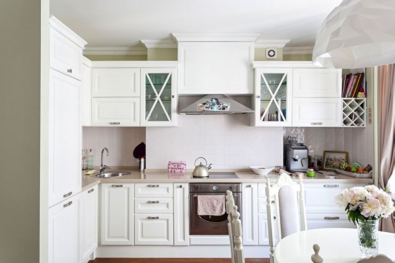 Kitchen design 9 sq.m. in classic style