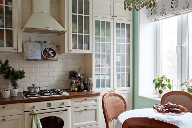 Kitchen design 9 sq.m. in classic style