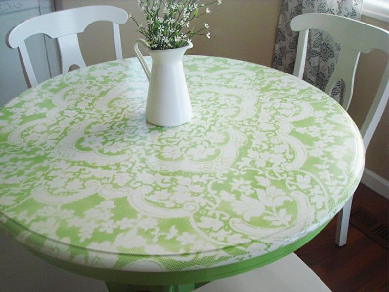 Painting through tulle - DIY old table decor