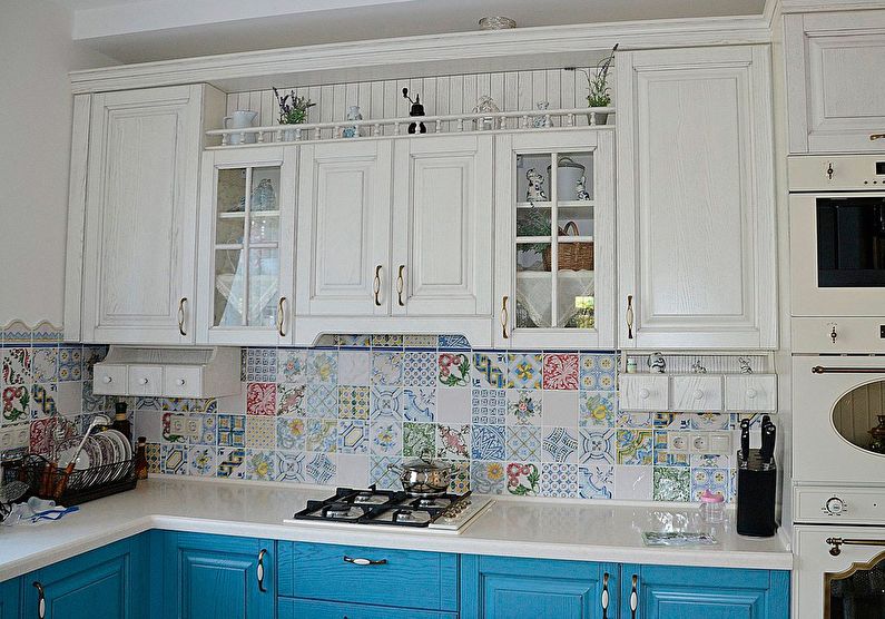 Materials and finishes - kitchen design in provence style