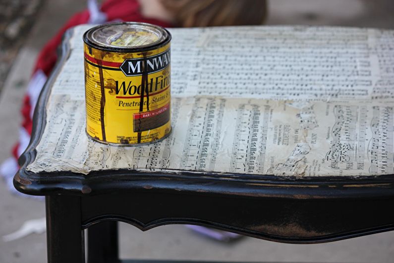 DIY old table decor