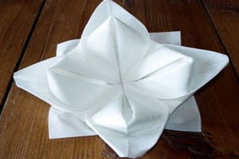 DIY doily flowers - Lotus