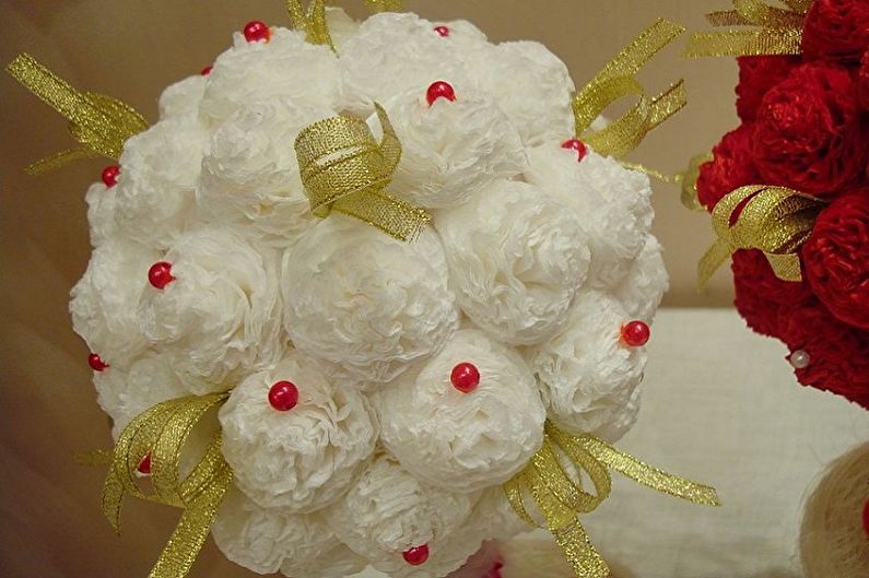 DIY flowers from napkins - photo
