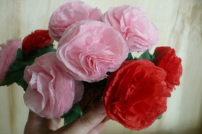 DIY flowers from napkins - photo
