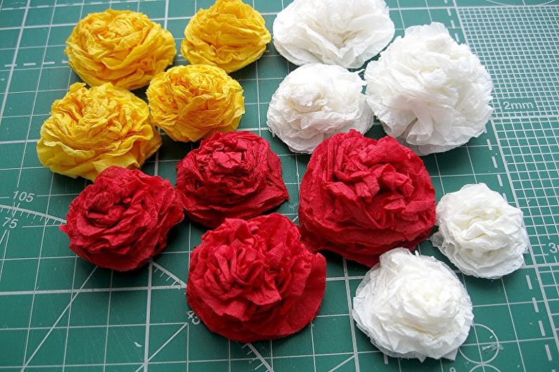 DIY flowers from napkins - photo