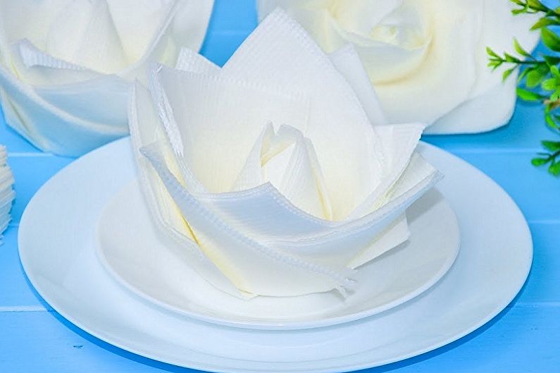 DIY flowers from napkins - photo
