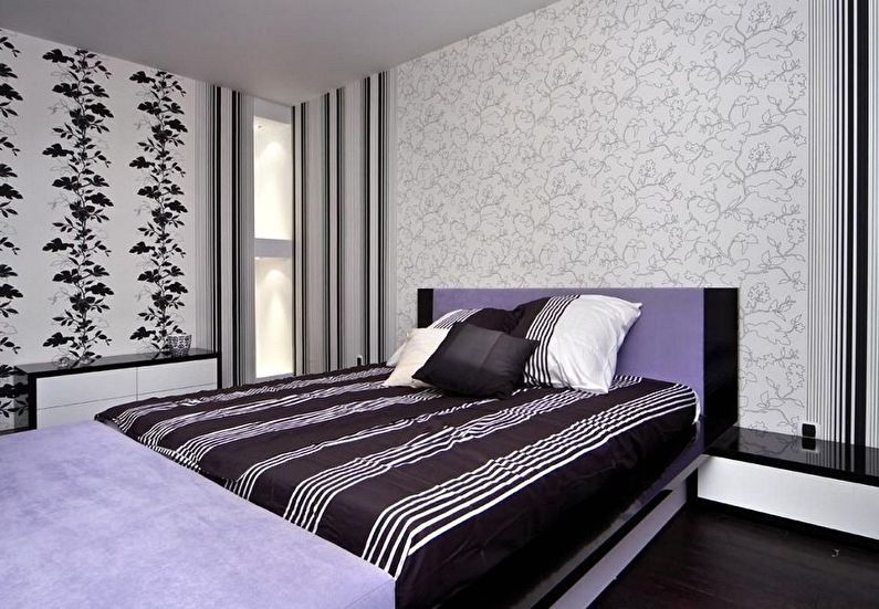 Vertical combination of wallpaper in the bedroom