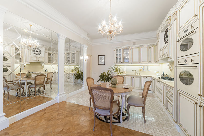 Conception de cuisine classique - Finition de plafond