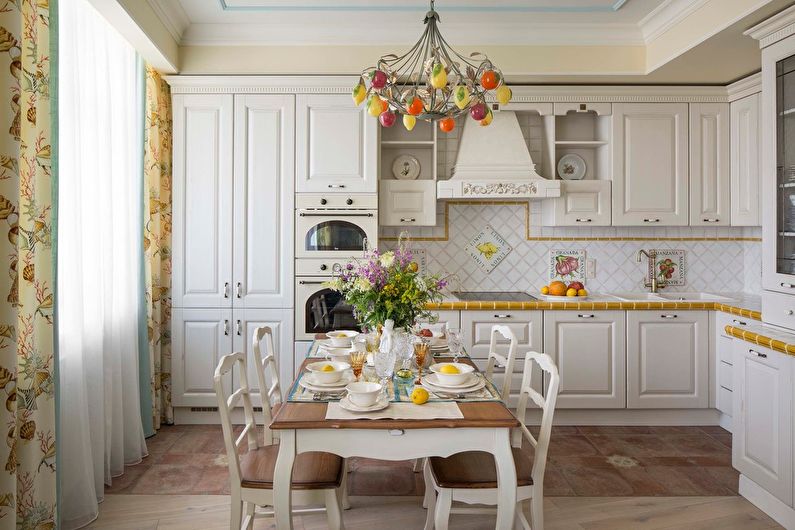 Concevez une petite cuisine dans un style classique