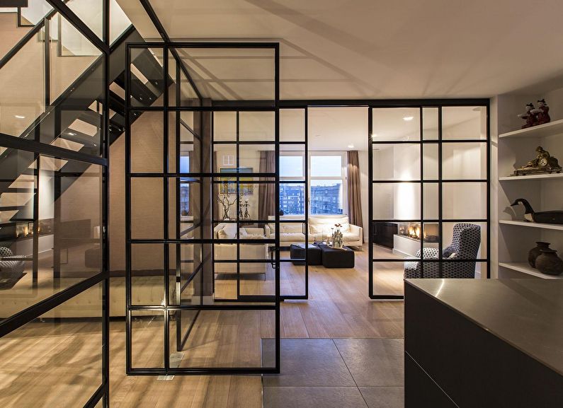 Reinforced glass partitions in the apartment