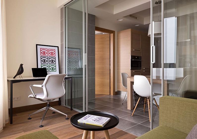Transparent glass partitions in the apartment