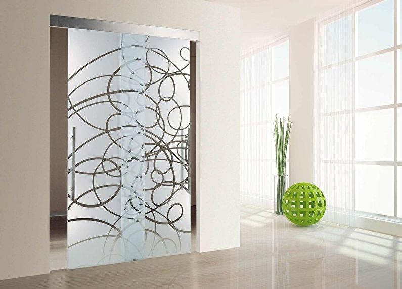 Glass partitions with drawings in the apartment