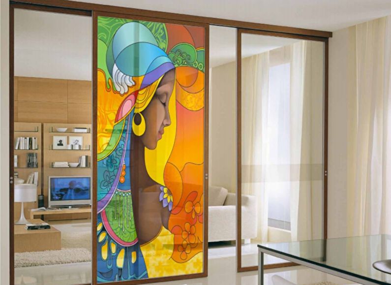 Stained glass partitions in the apartment
