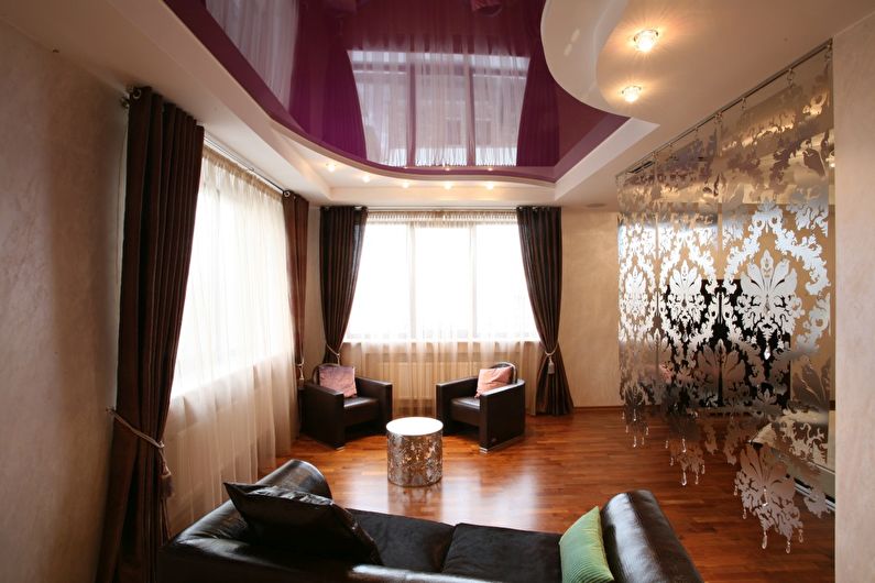 Two-level suspended ceilings in the hall
