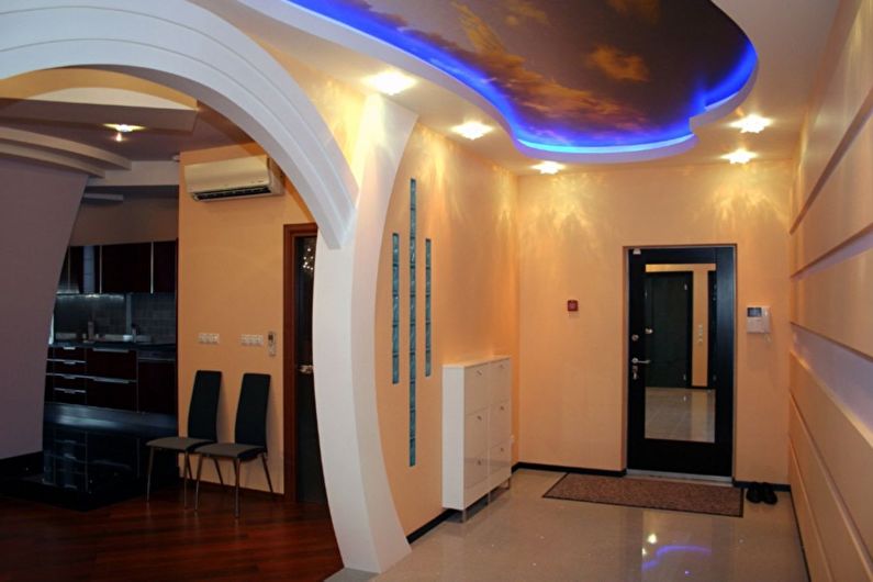 Duplex stretch ceilings in the hallway and hallway