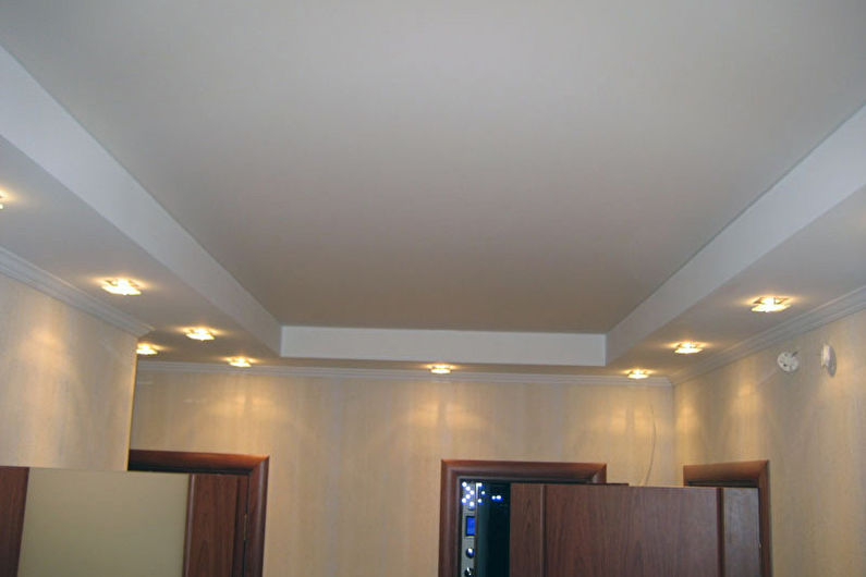 Duplex stretch ceilings in the hallway and hallway