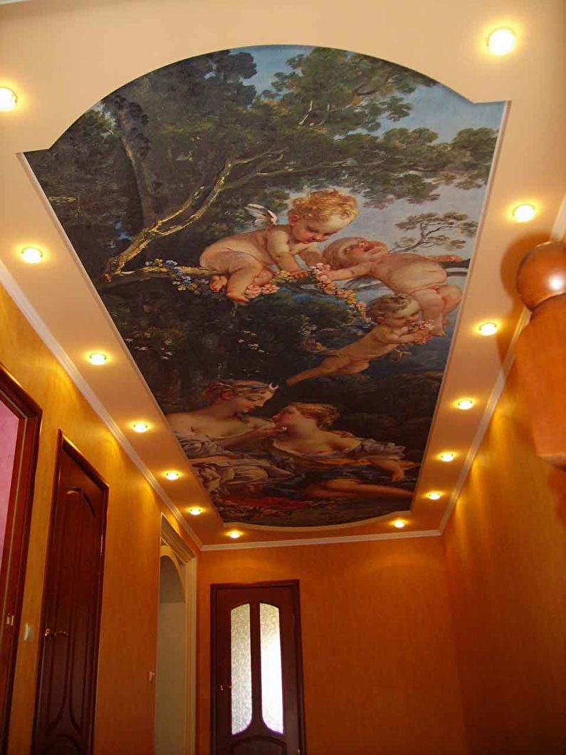 Duplex stretch ceilings in the hallway and hallway