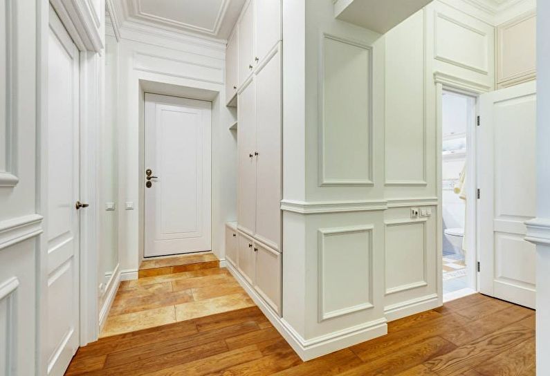 Design av en liten hall i klassisk stil