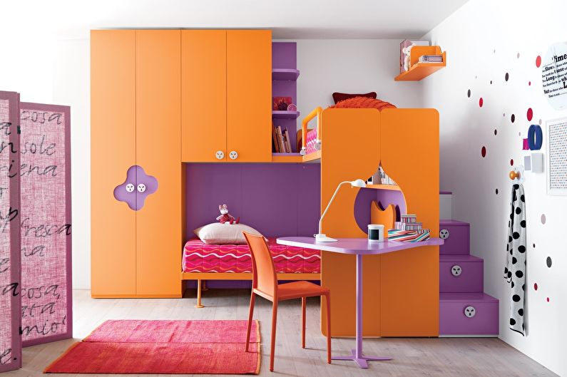 The combination of colors in the interior of the children's room - orange with purple and white