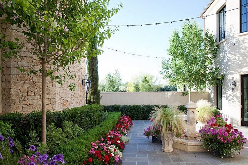 Border - Flowerbed at the cottage, ideas for landscape design