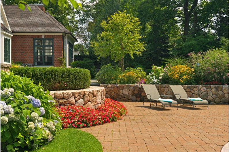 Border - Flowerbed at the cottage, ideas for landscape design