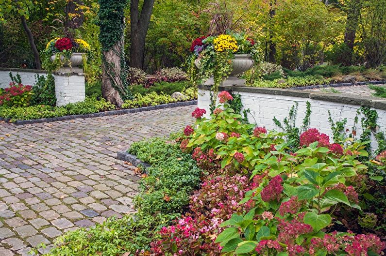 Mixborder - Flowerbed at the cottage, ideas for landscape design
