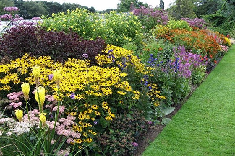 Mixborder - Flowerbed at the cottage, ideas for landscape design