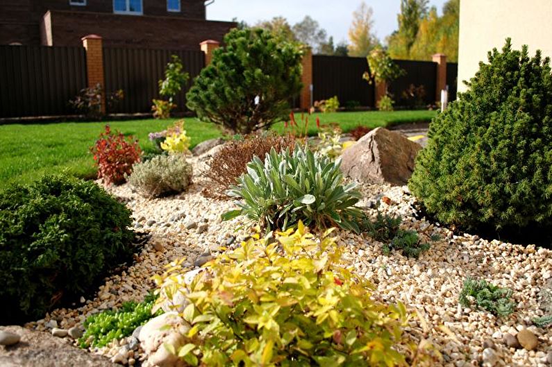 Stone Garden - Flowerbed at the cottage, ideas for landscape design