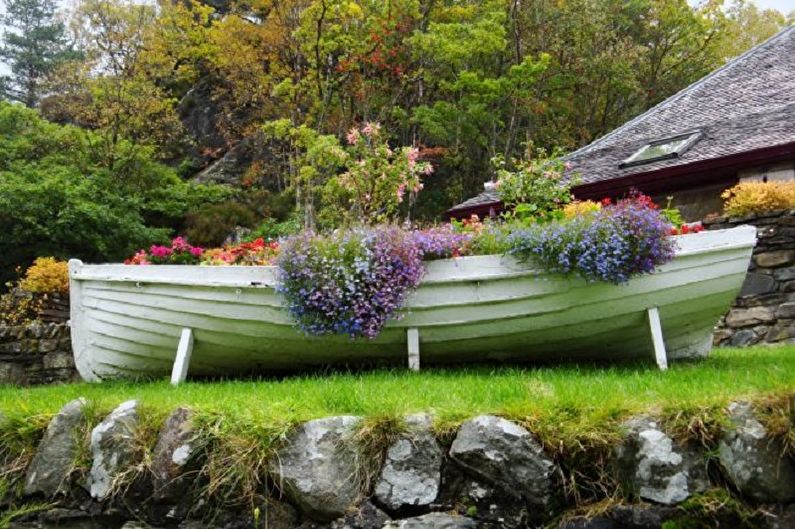 Multidimensional flower beds - Flowerbed at the cottage, ideas for landscape design