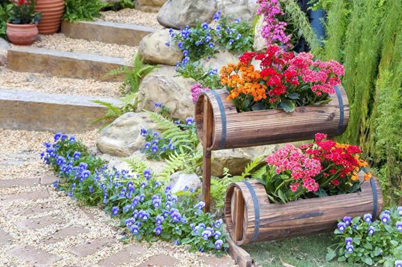 Multidimensional flower beds - Flowerbed at the cottage, ideas for landscape design