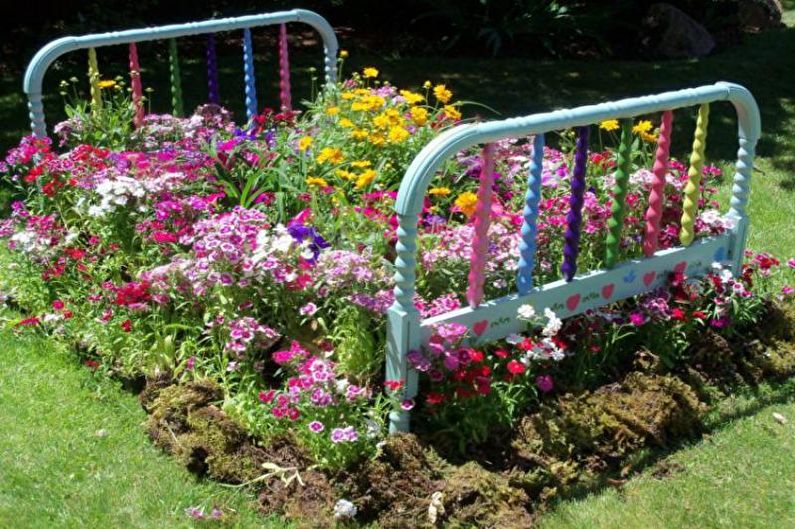 Multidimensional flower beds - Flowerbed at the cottage, ideas for landscape design