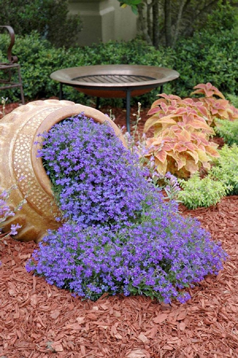 Multidimensional flower beds - Flowerbed at the cottage, ideas for landscape design