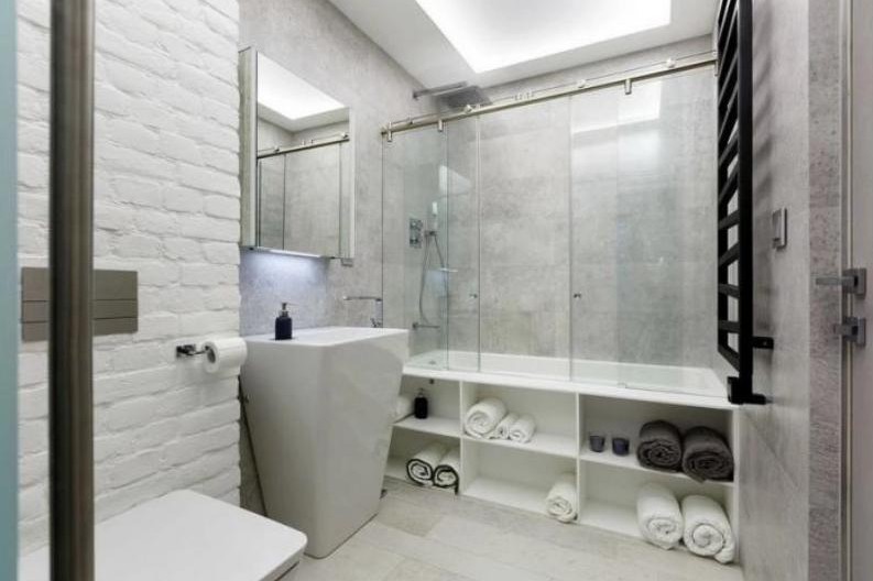 White Loft Style Bathroom - Interior Design