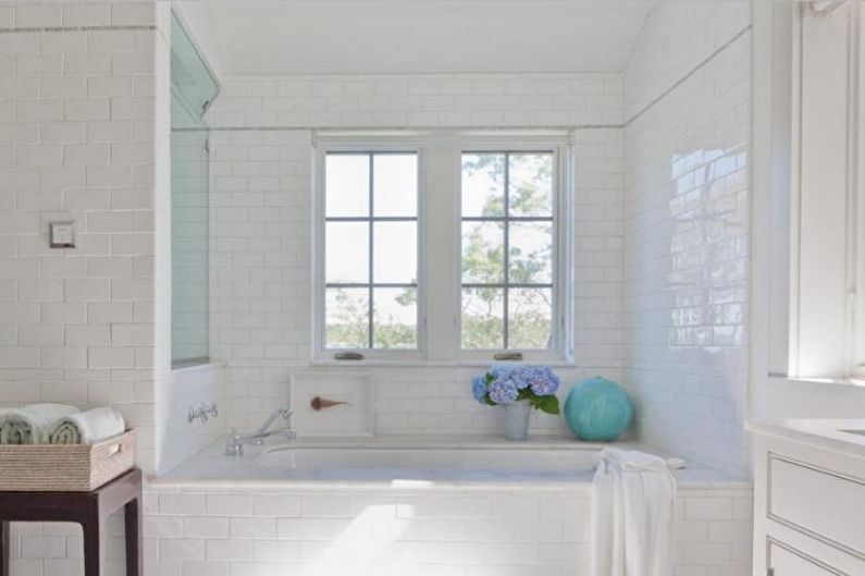 Interior design of a white bathroom - photo