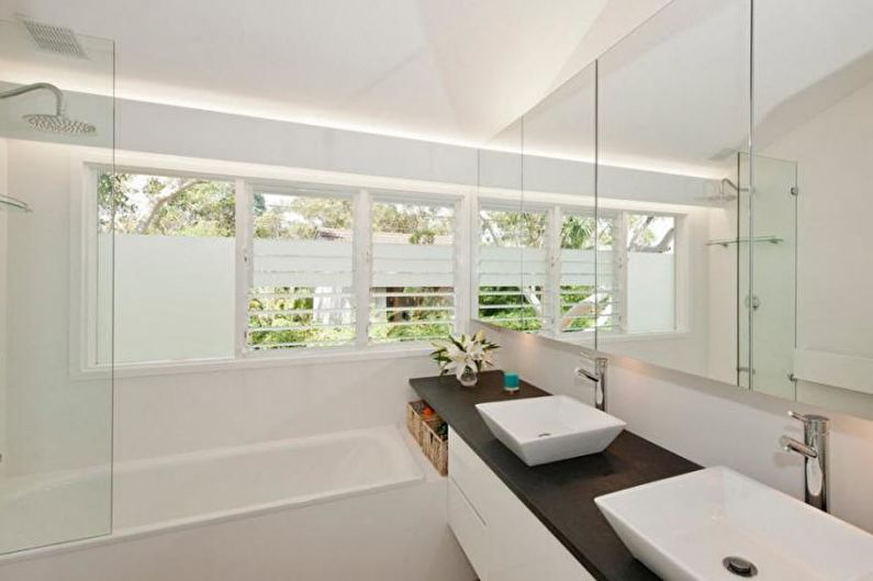 Interior design of a white bathroom - photo