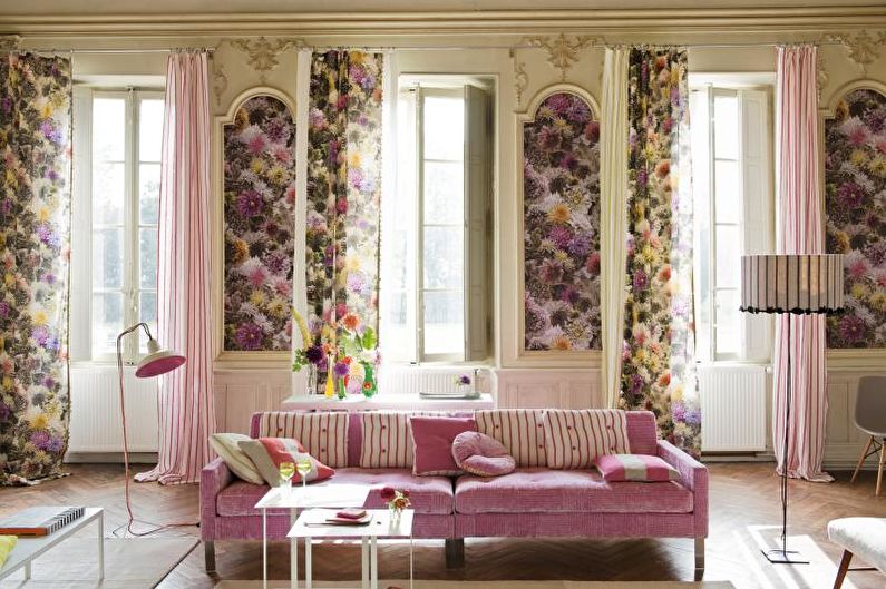 Combination of wallpapers in the living room - photo