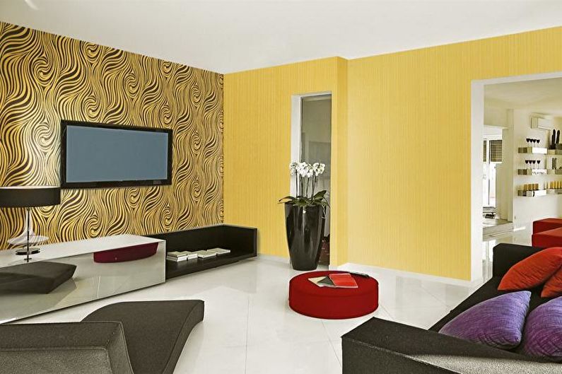 Combination of wallpapers in the living room - photo