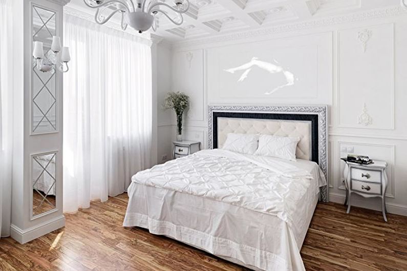 Camera da letto bianca in stile classico - Interior Design