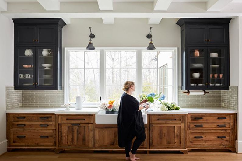 Black and white kitchen interior design - photo