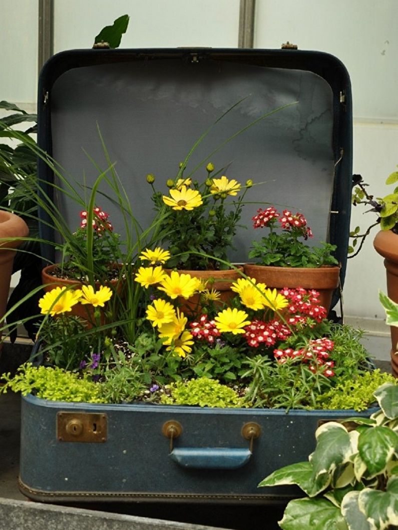 Flowers for the Cottage - Flower Garden Using Old Things