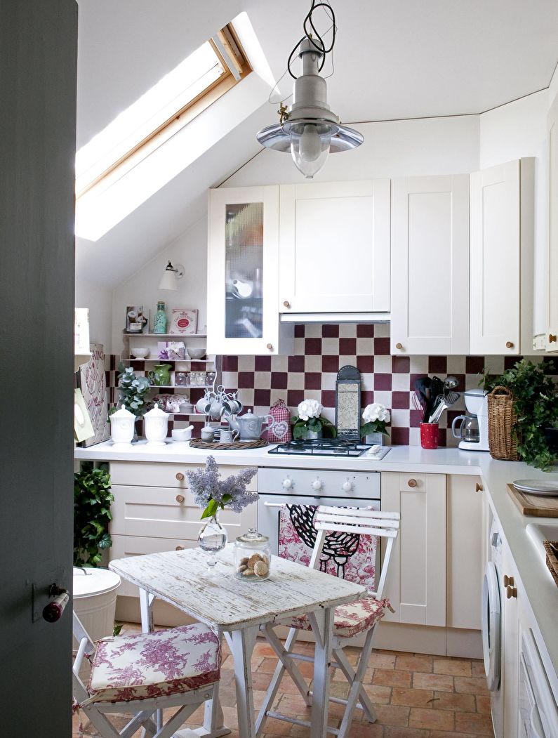 Small country style kitchen - interior design