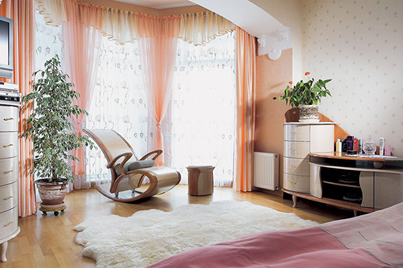 Bedroom design 12 sq.m. with a balcony