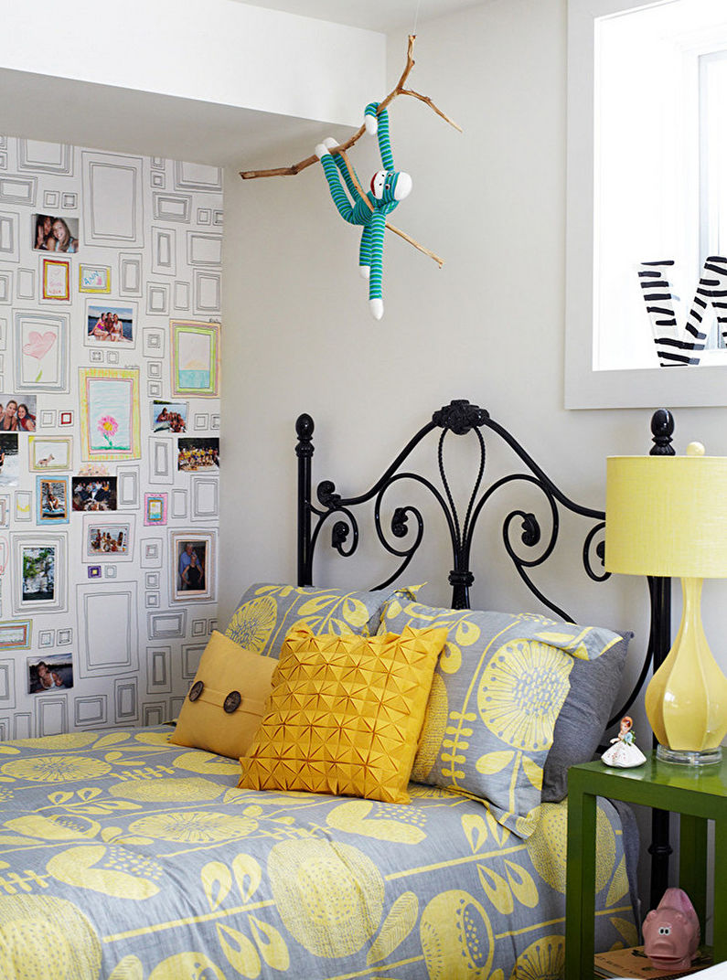 Combination of wallpaper in the bedroom - photo
